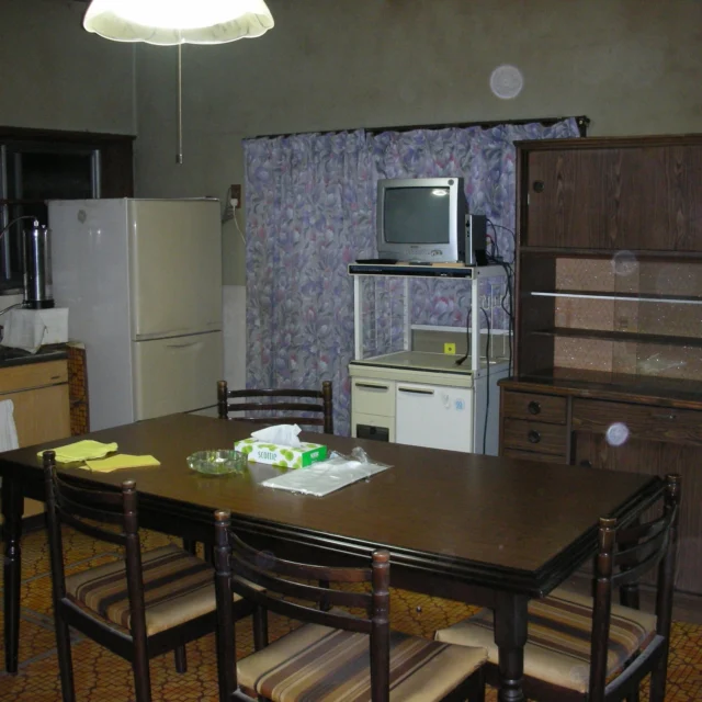 オーブ心霊写真　除霊現場のご祈祷✨

苦手な方はご遠慮ください。

こんにちは！マネージャーのロクさんです✨

いつもご覧いただきありがとうございます！！🙇‍♂️😛

どこに何が写っているかは説明いたしません。

分かる人にはわかると思います。

除霊後にリフォームされて今は綺麗になっています。オーブもありません。

PS, CGがない時代の物です。

📍茨城県土浦市Medium-spiritual
🚃JR常磐線荒川沖駅下車　西口から徒歩５分💌霊視鑑定・スピリチュアルカウンセリングのご予約は @mediumibaraki 🔗から
対面・電話・オンライン🆗
TEL 080-6557-1598
Instagramもフォローいただけると嬉しいです。これからどうぞ宜しくお願いします🙏
👦マネージャー六さん
#霊媒師
#霊障害
#霊障
#除霊
#電話鑑定
#スピリチュアルカウンセリング
#婚活
#精神障害
#占い
#霊能者
#浄霊
#スピリチュアル
#心霊写真
#オーブ